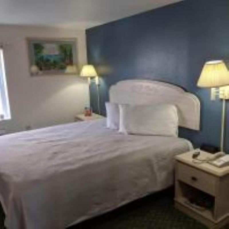Crystal Sands Motel image