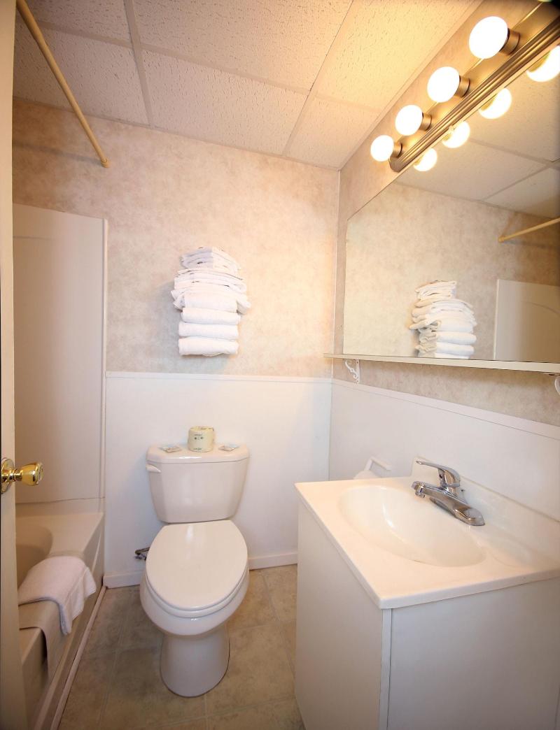 Oceanic Motel image