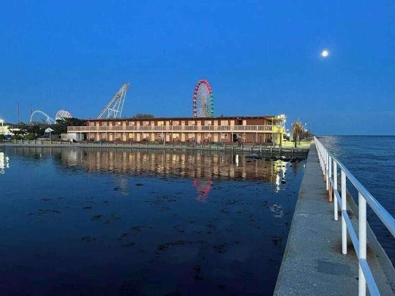 Oceanic Motel image