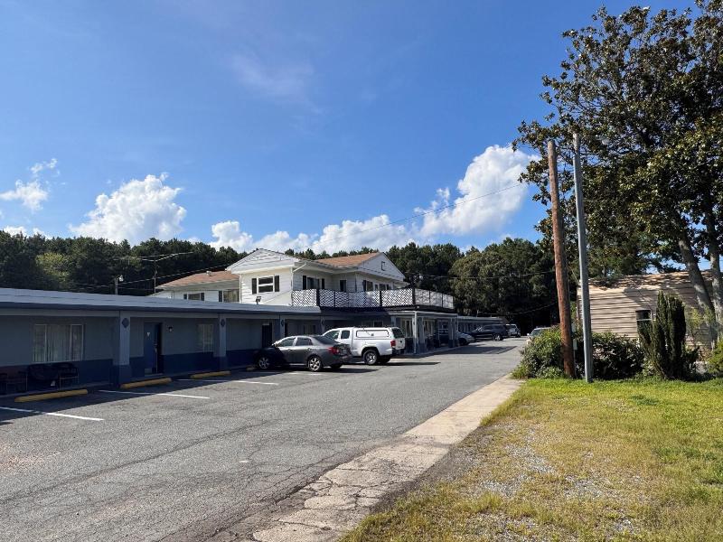 Whispering Pines by Hotel O Whitestone image