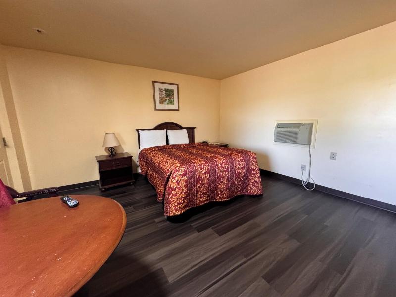 Whispering Pines by Hotel O Whitestone image