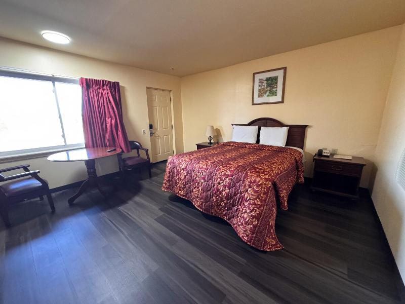 Whispering Pines by Hotel O Whitestone image