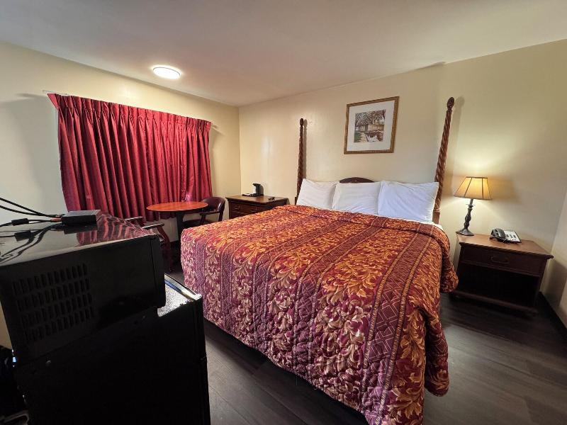 Whispering Pines by Hotel O Whitestone image