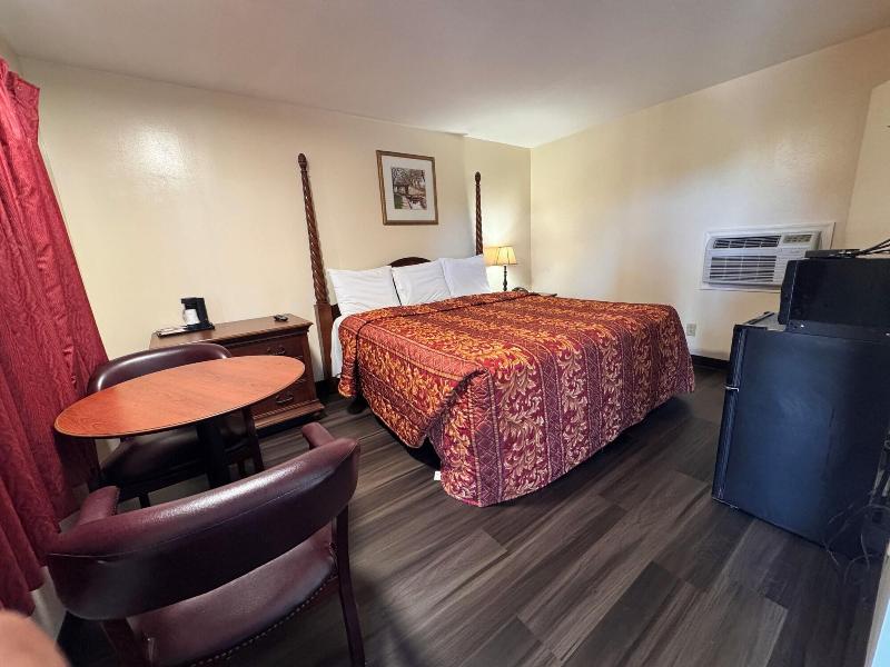 Whispering Pines by Hotel O Whitestone image