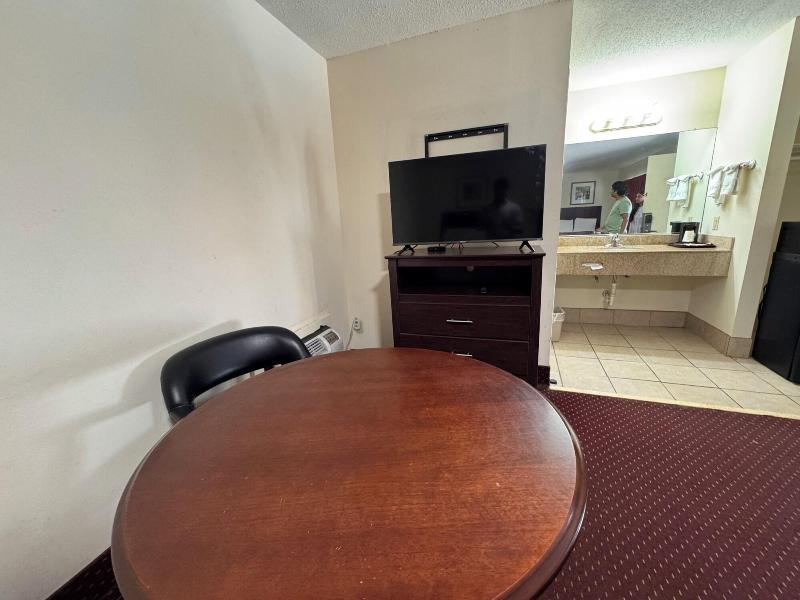 Whispering Pines by Hotel O Whitestone image