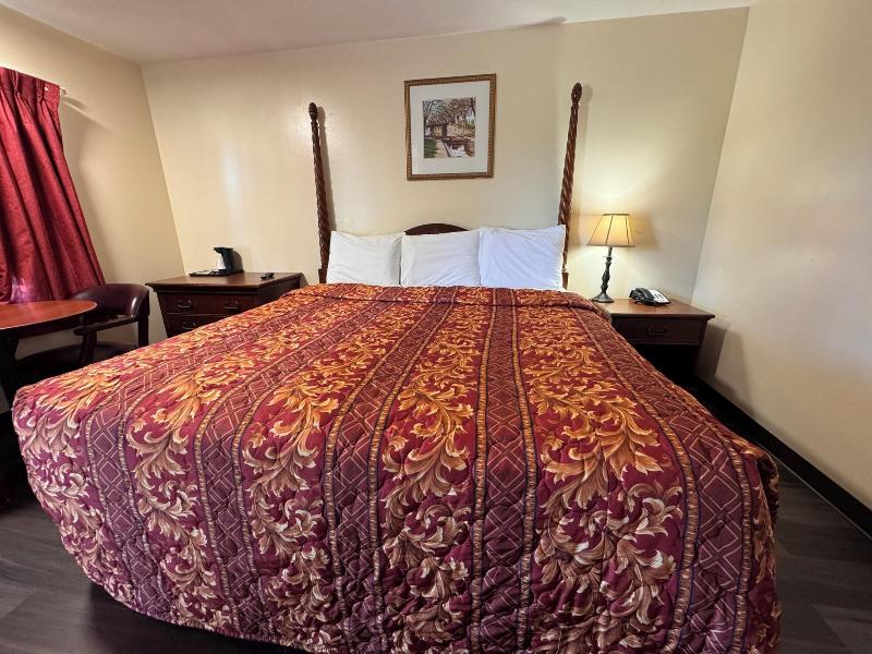 Whispering Pines by Hotel O Whitestone image
