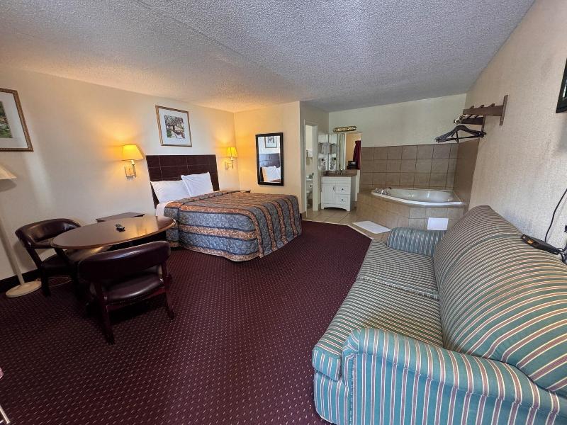Whispering Pines by Hotel O Whitestone image