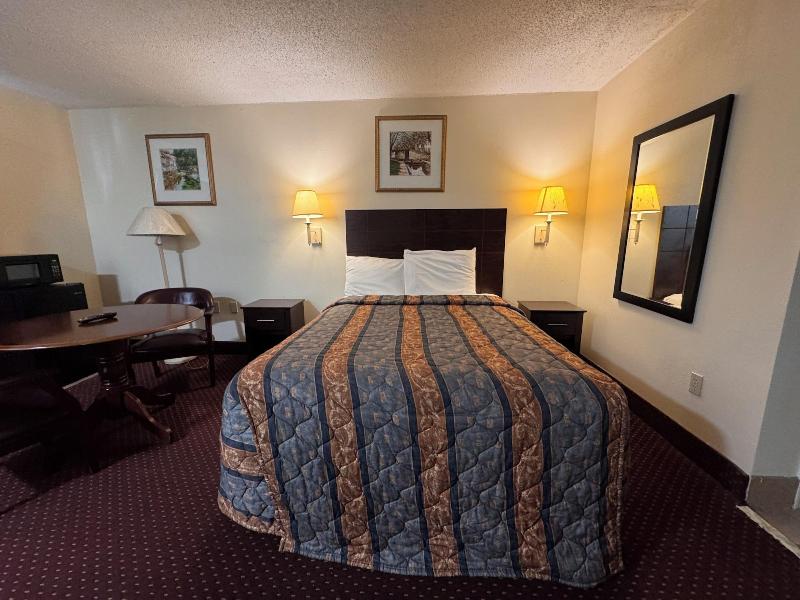 Whispering Pines by Hotel O Whitestone image