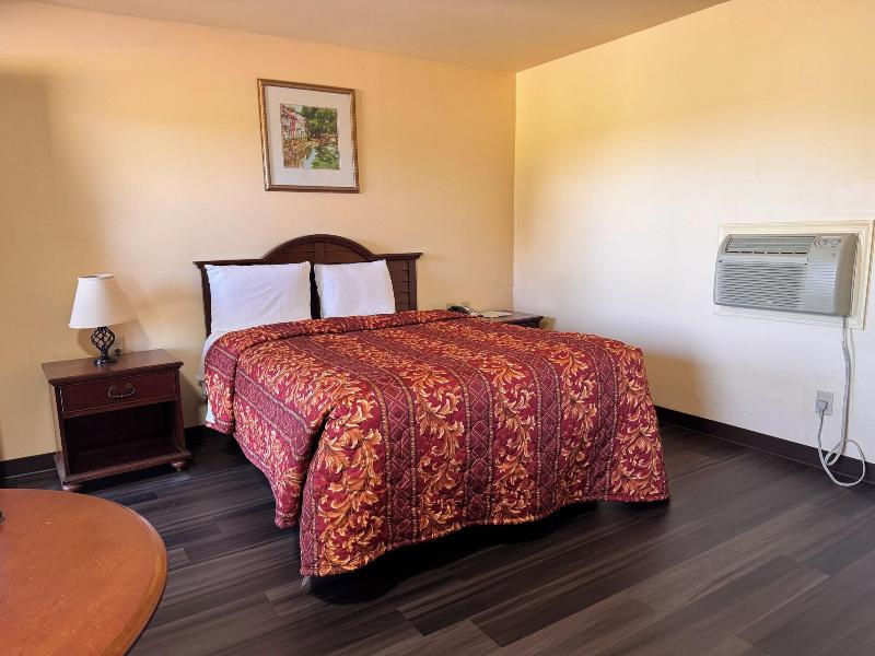 Whispering Pines by Hotel O Whitestone image
