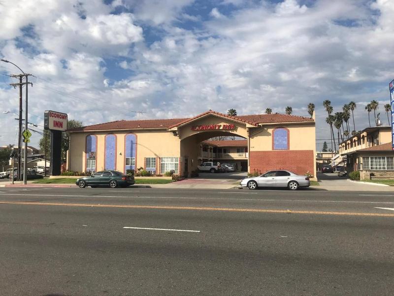 Economy Inn Lax image