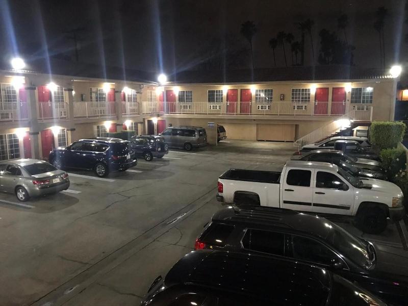 Economy Inn Lax image