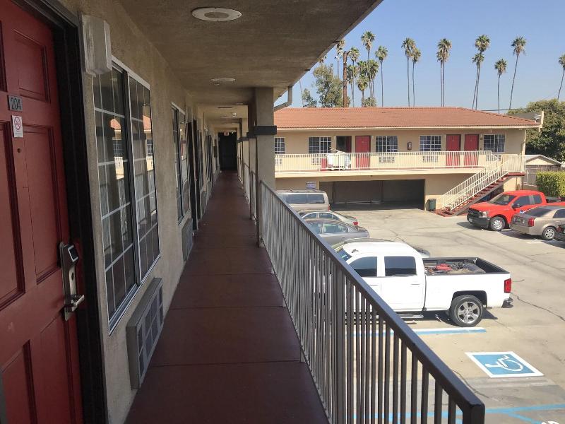 Economy Inn Lax image