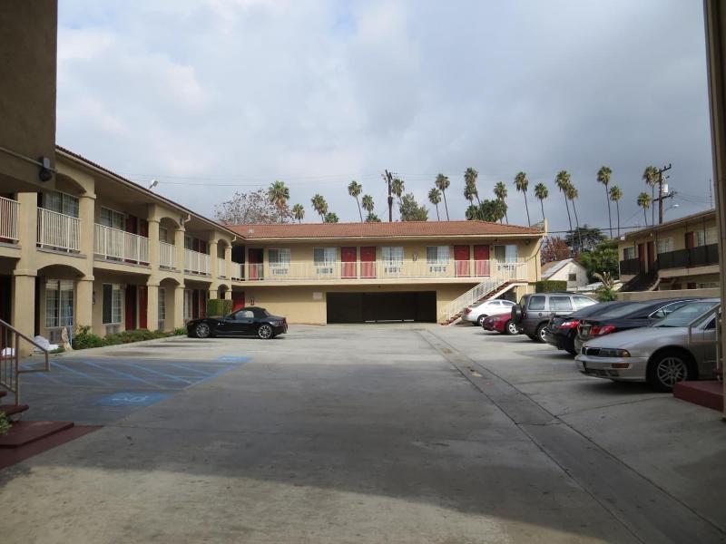 Economy Inn Lax image