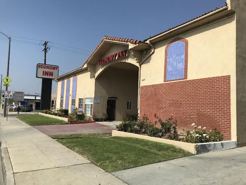 Economy Inn Lax image