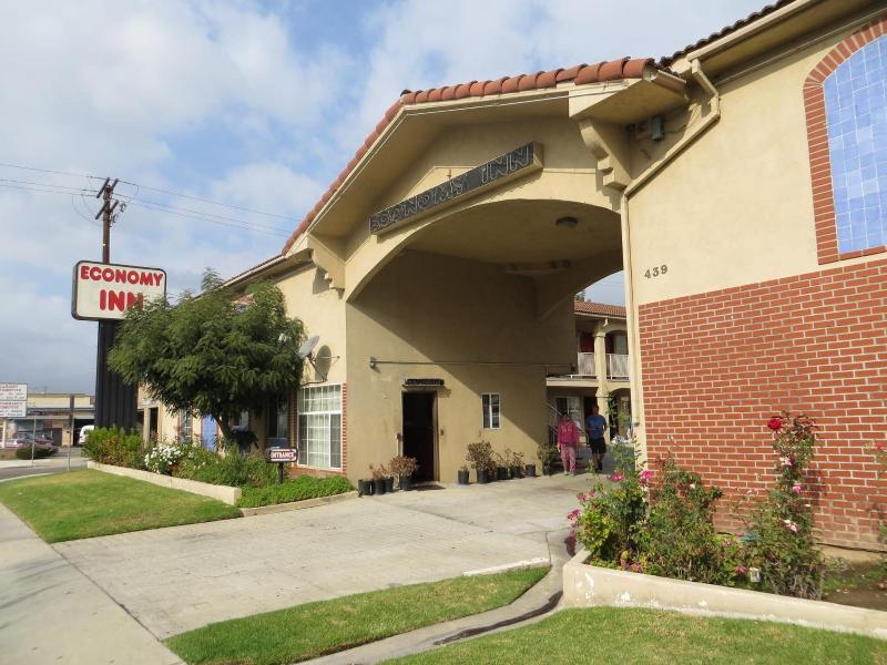 Economy Inn Lax image