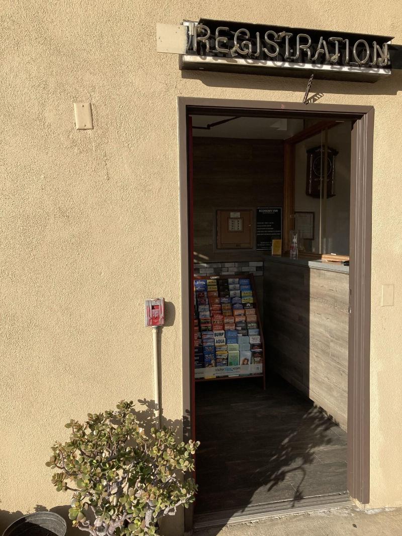 Economy Inn Lax image