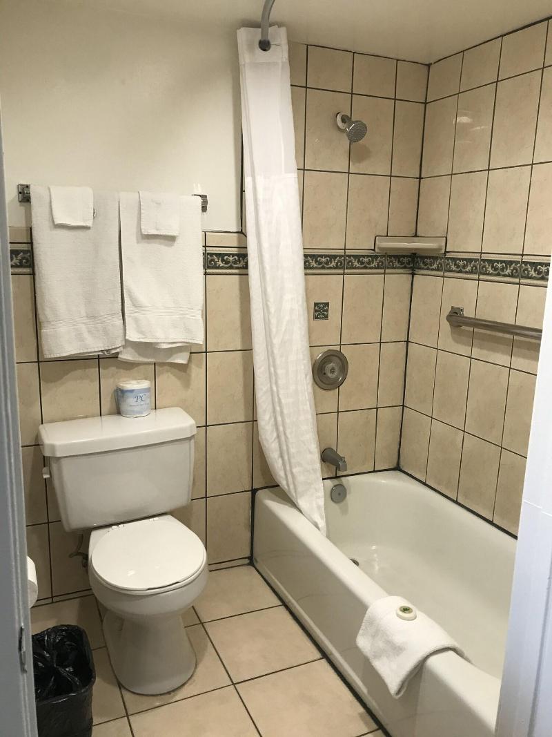 Economy Inn Lax image