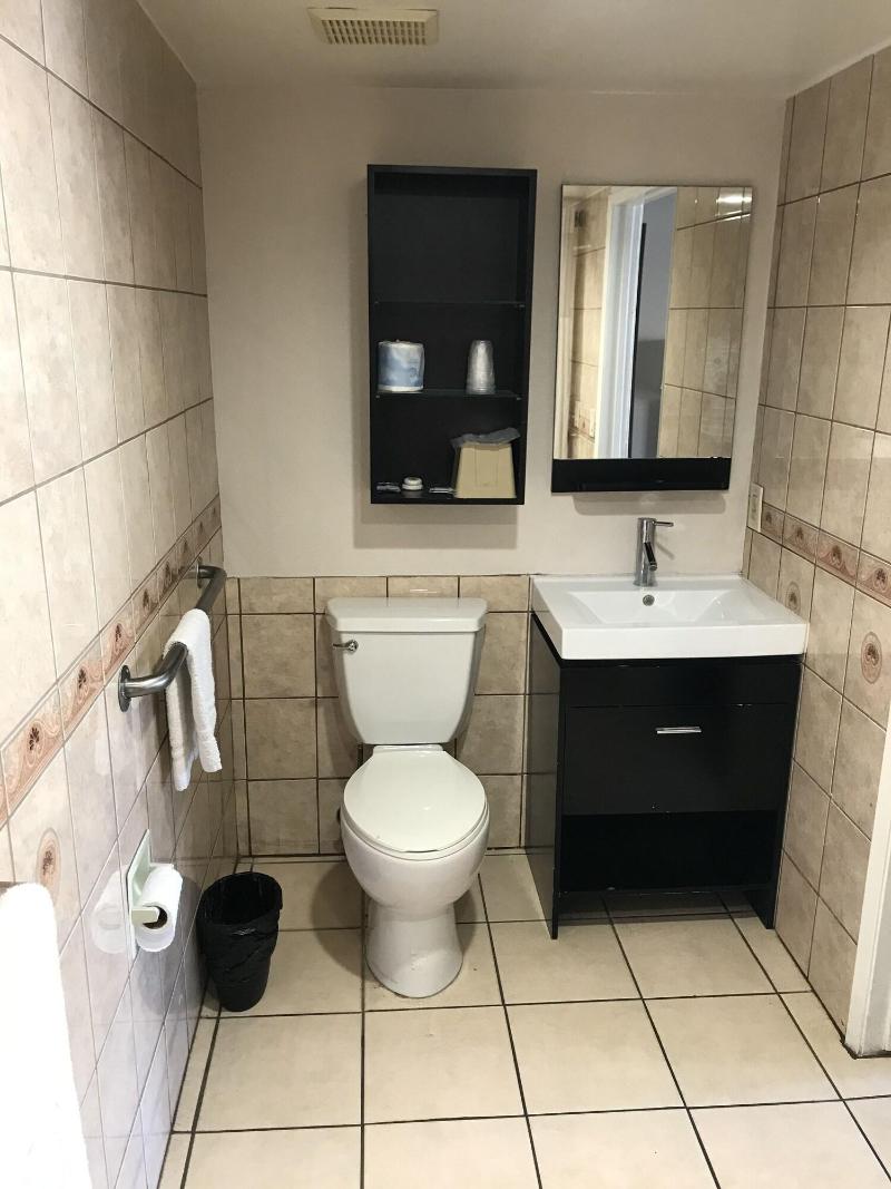 Economy Inn Lax image