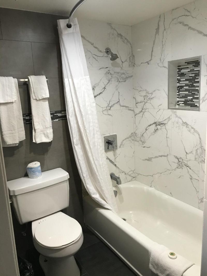 Economy Inn Lax image