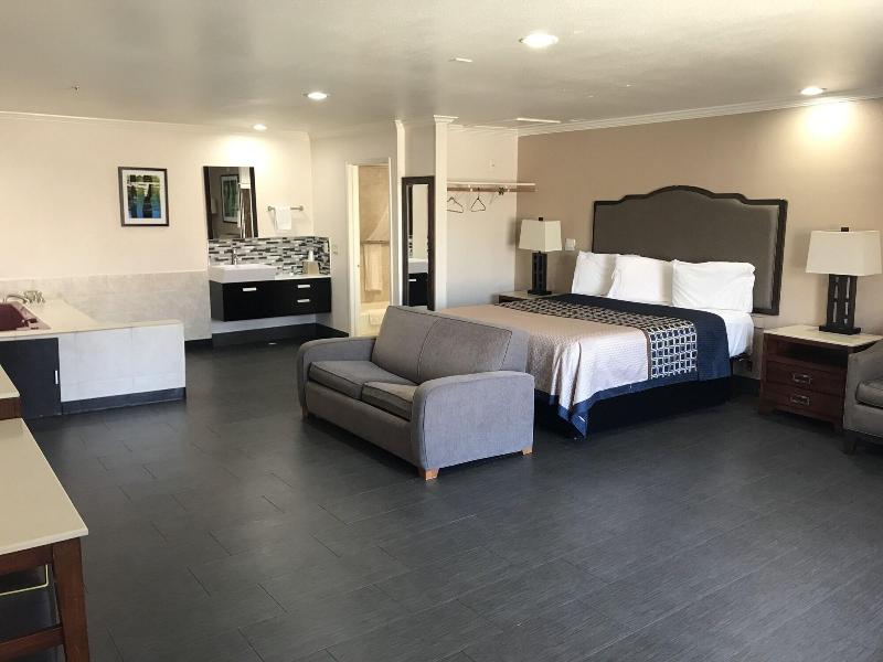 Economy Inn Lax image