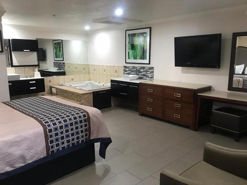 Economy Inn Lax image