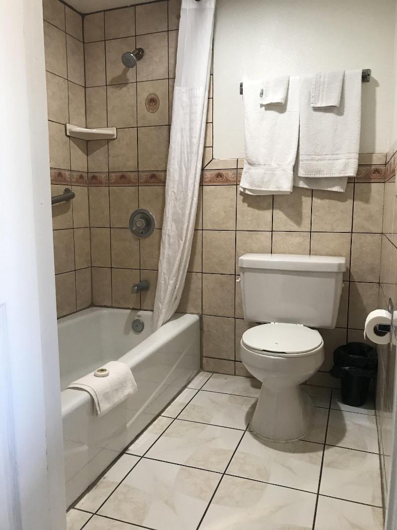 Economy Inn Lax image