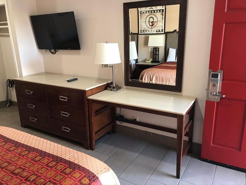 Economy Inn Lax image
