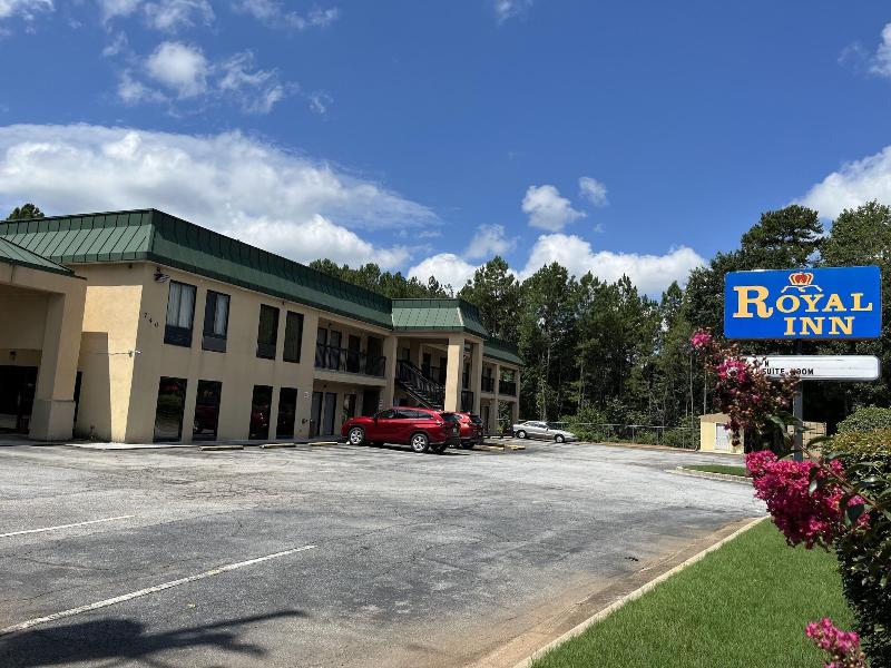 Royal Inn Suite — general view