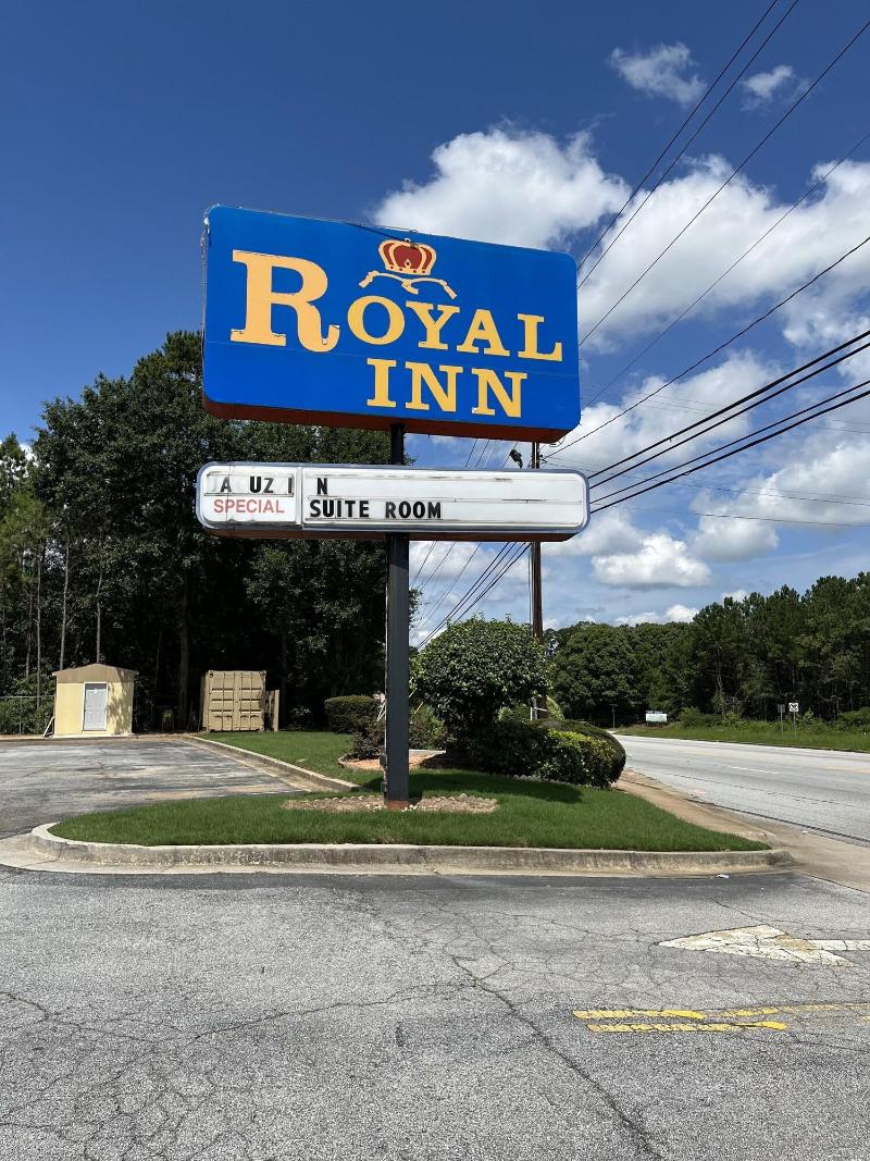 Royal Inn Suite — general view