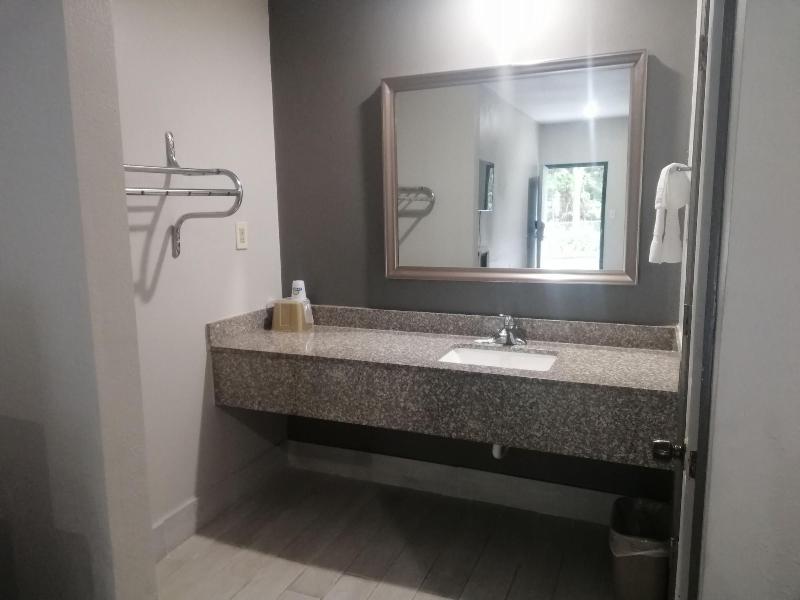 Royal Inn Suite image