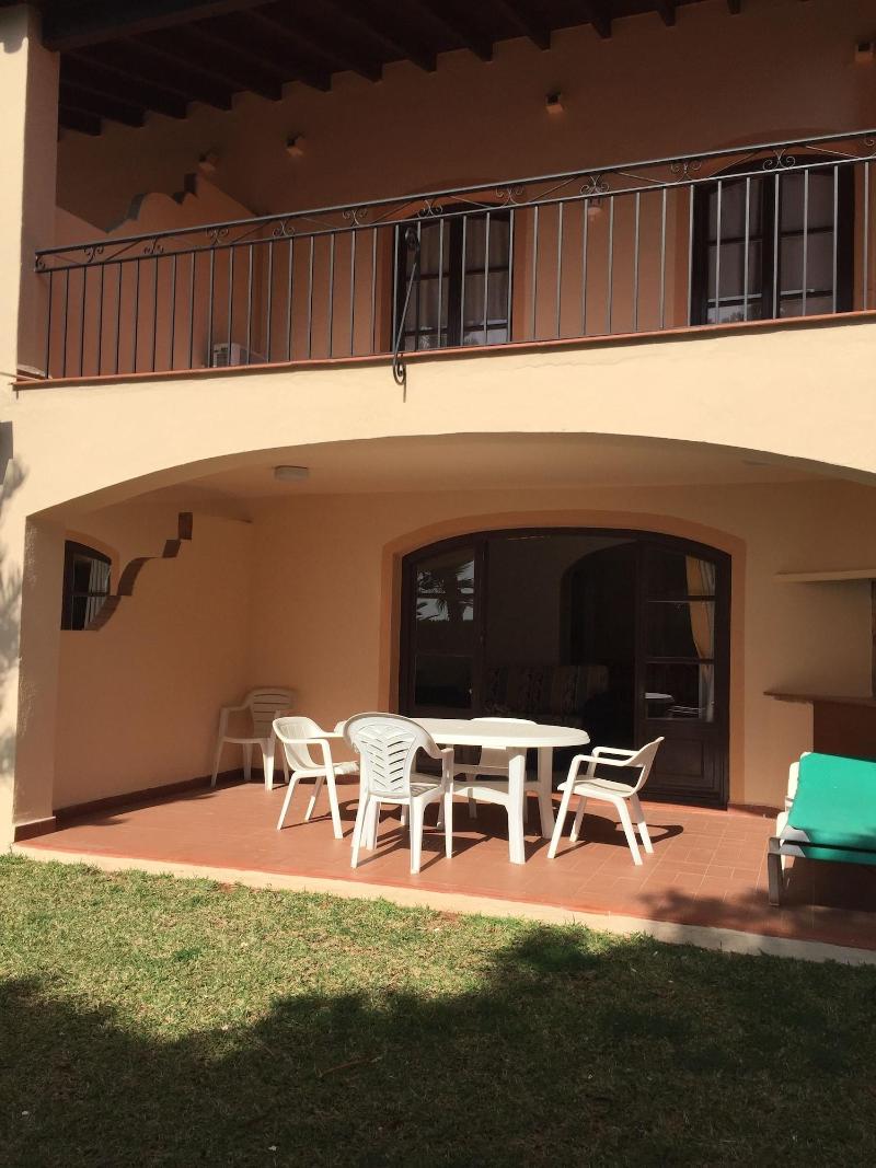 Apartamentos El Toro image