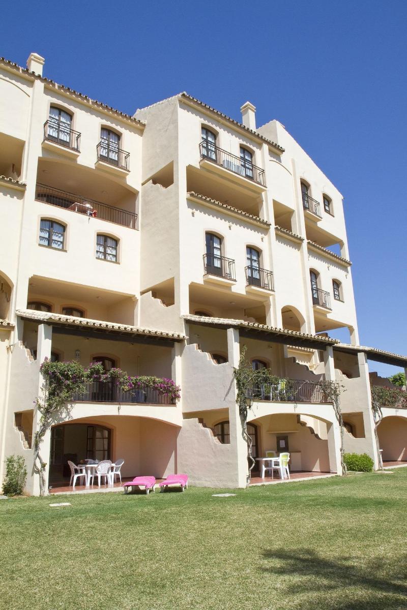 Apartamentos El Toro image
