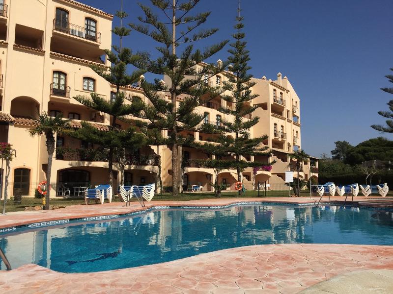 Apartamentos El Toro image