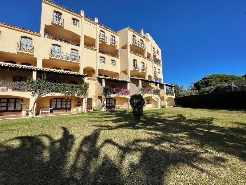 Apartamentos El Toro image