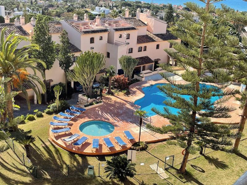 Apartamentos El Toro image