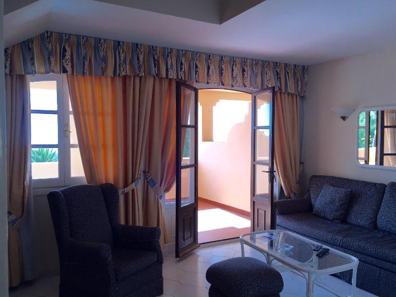 Apartamentos El Toro image