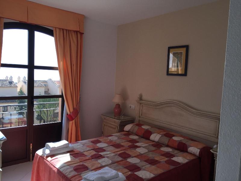 Apartamentos El Toro image