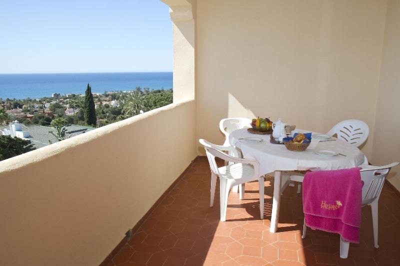 Apartamentos El Toro image