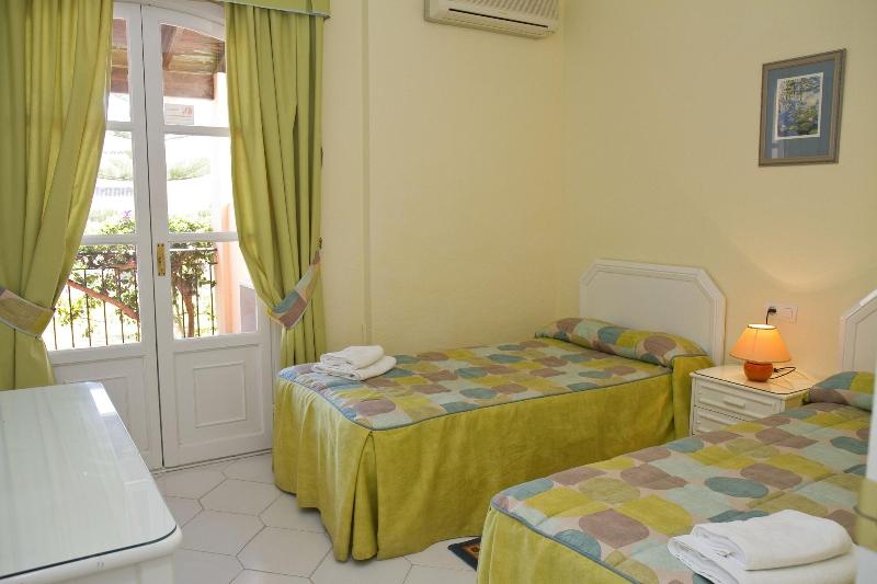 Apartamentos El Toro image