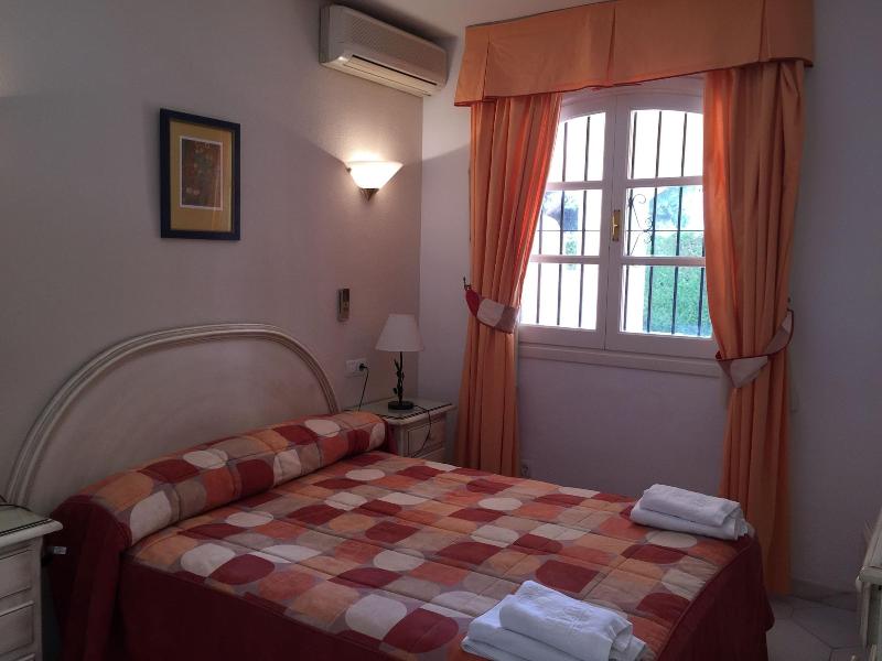 Apartamentos El Toro image