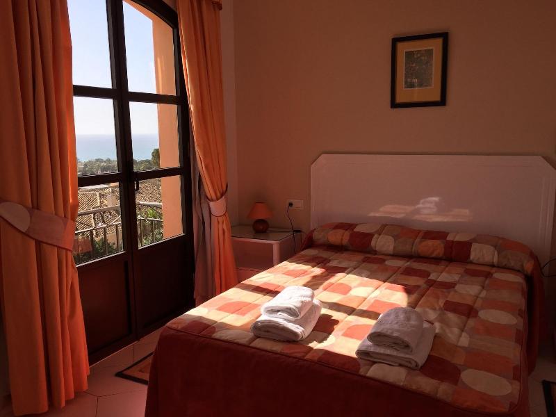 Apartamentos El Toro image