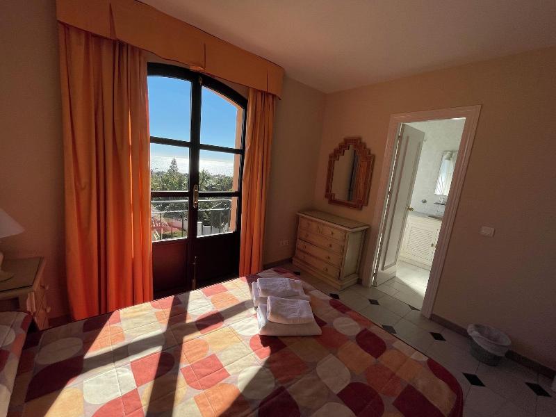 Apartamentos El Toro image