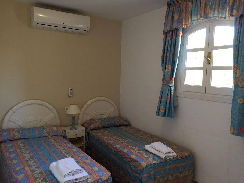 Apartamentos El Toro image