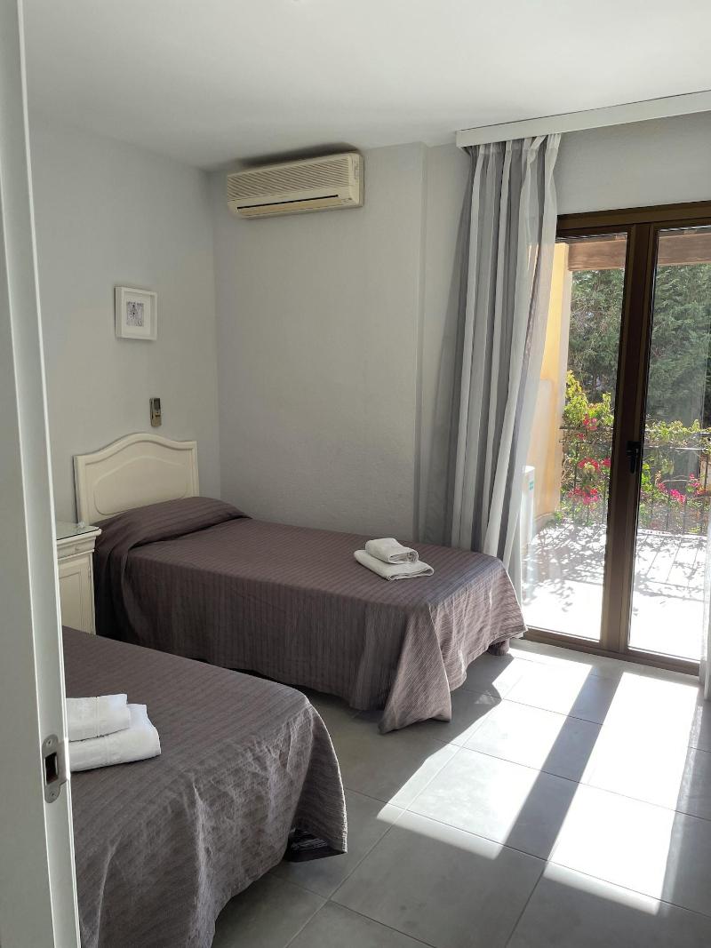 Apartamentos El Toro image