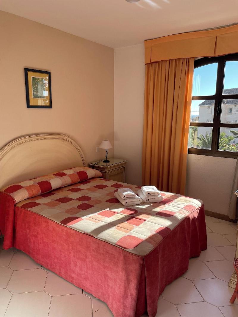 Apartamentos El Toro image