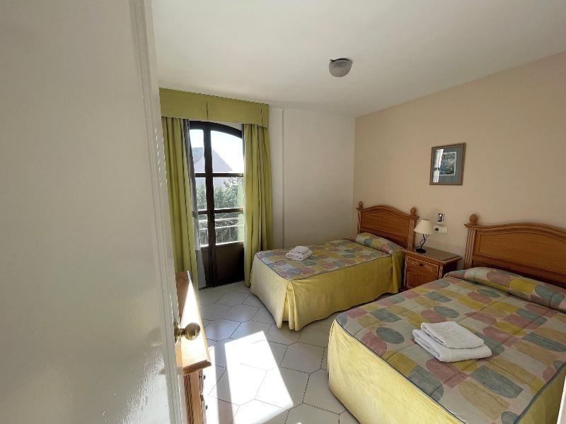 Apartamentos El Toro image