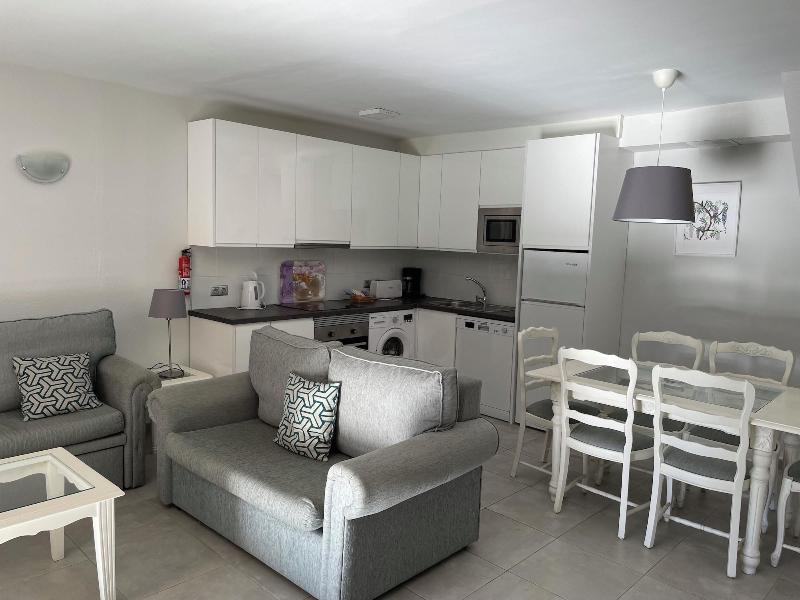 Apartamentos El Toro image