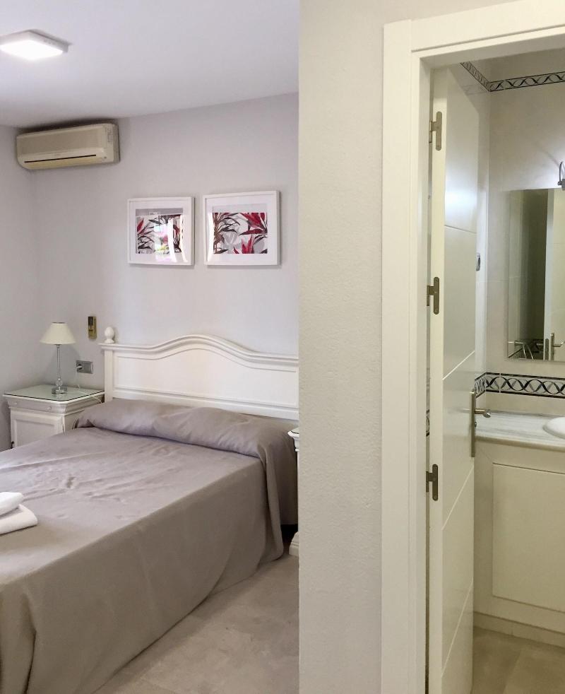 Apartamentos El Toro image