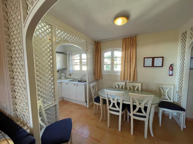 Apartamentos El Toro image