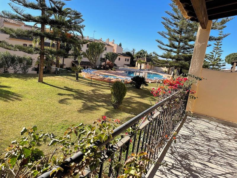 Apartamentos El Toro image